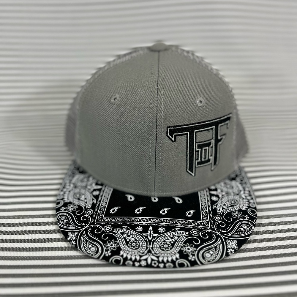(NEVER WORN) Flat Bill Bandana Pattern SnapBack by T2F